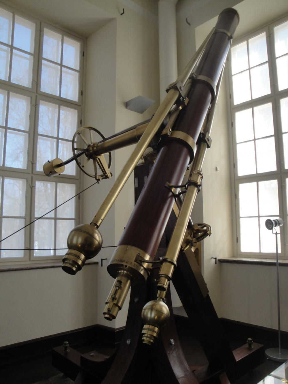 Telescopio da 24 centimetri  del 1824 costruito da Fraunhofer per l'odierno Tartu Observatory - Crediti: Gudrun Wolfschmidt
