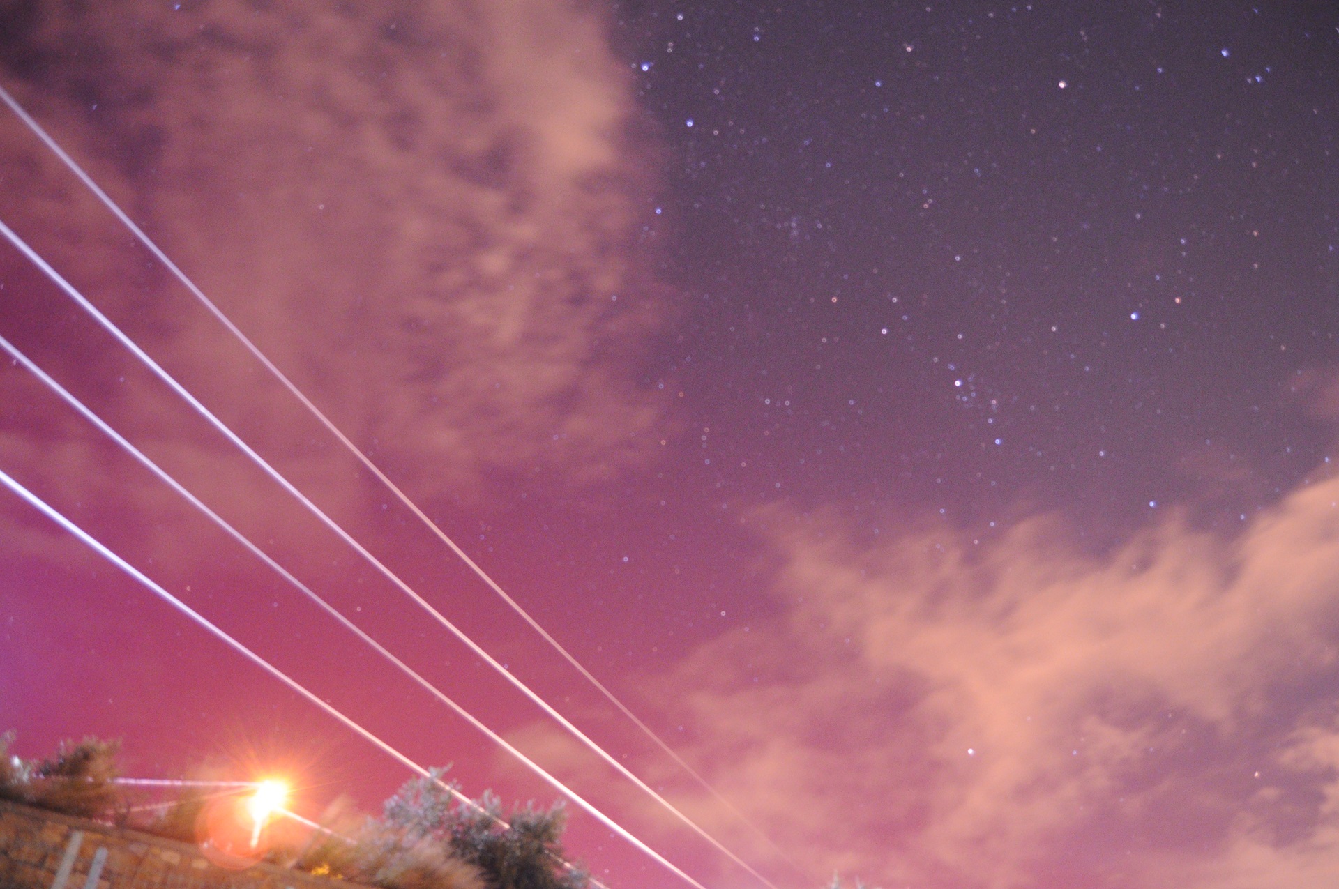 Il fenomeno aurorale ripreso dalla Liguria, in Italia. Crediti Elisa Cavalli