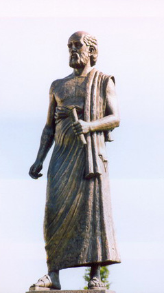 Aristarco di Samo, statua alla Università di Tessalonica. Pubblico dominio.