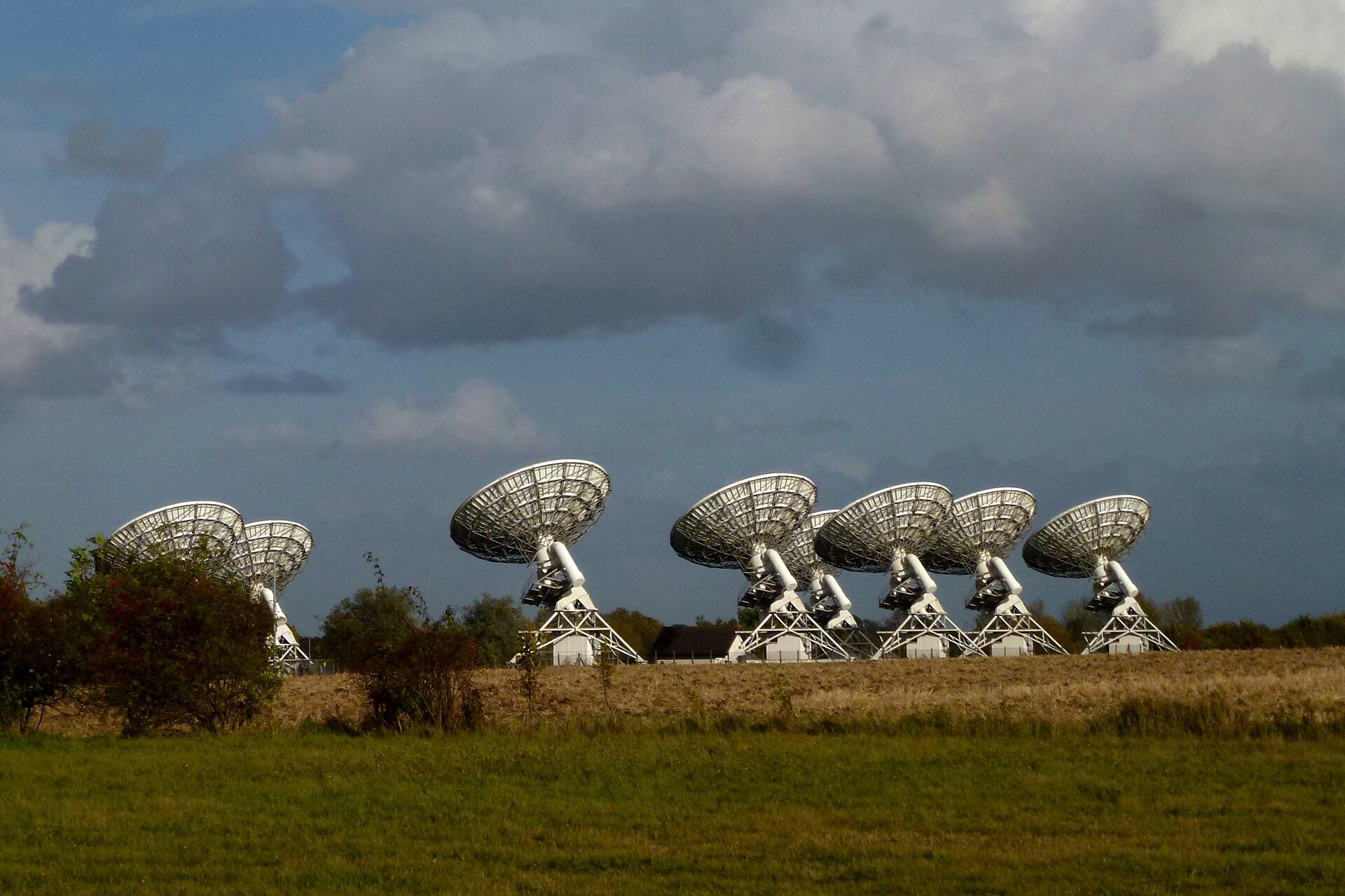 Arcminute Microkelvin Imager - Large Array. Crediti Common Wiki