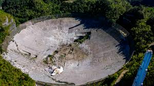 Ciò che resta di Arecibo. Crediti Arecibo Observatory