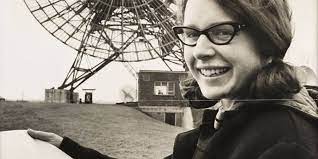 Jocelyn Bell al radiotelescopio di Cambridge