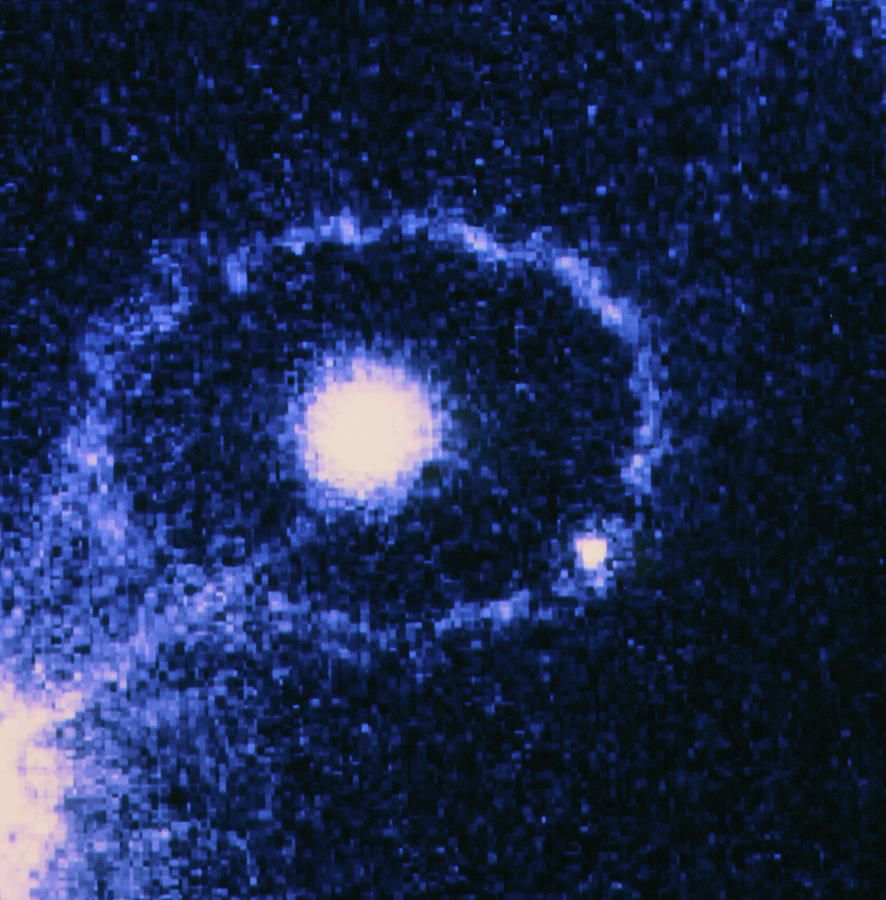 Immagine della supernova SN1987A in ultravioletto. Crediti NASA